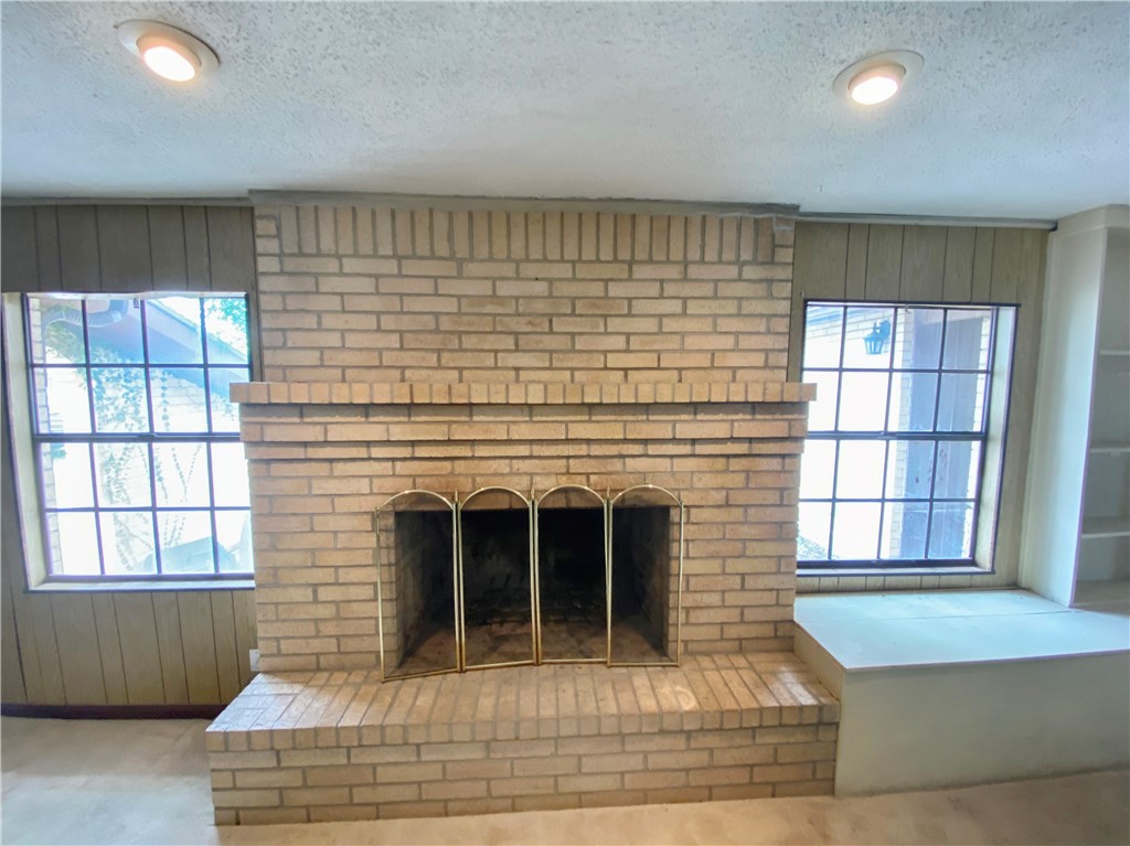 908 Fannin St Property Photo 10