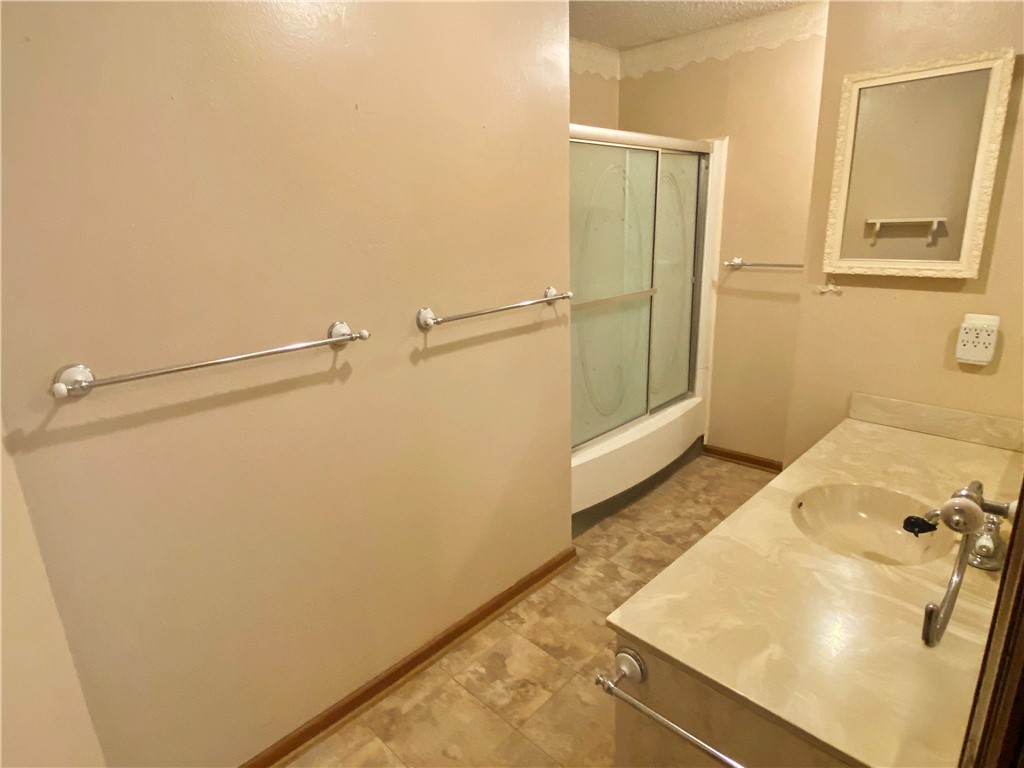 908 Fannin St Property Photo 13