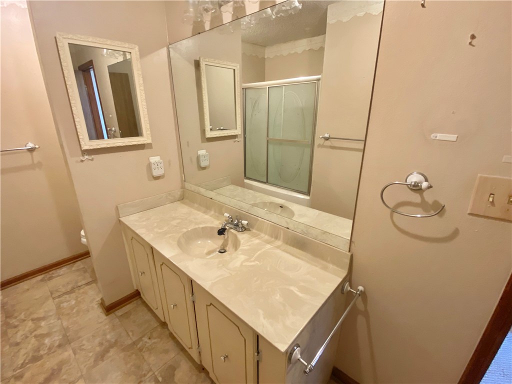 908 Fannin St Property Photo 14