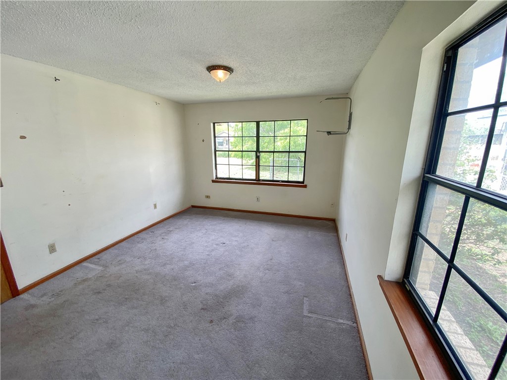 908 Fannin St Property Photo 24