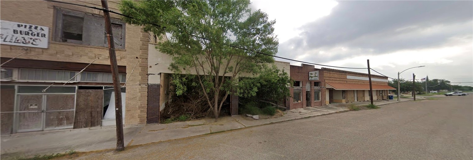 107 E Main St Property Photo 2