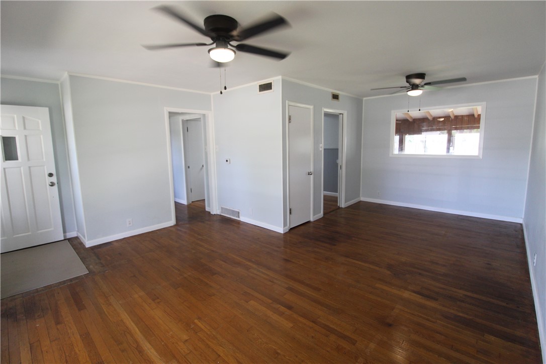 519 Field Ave Property Photo 5