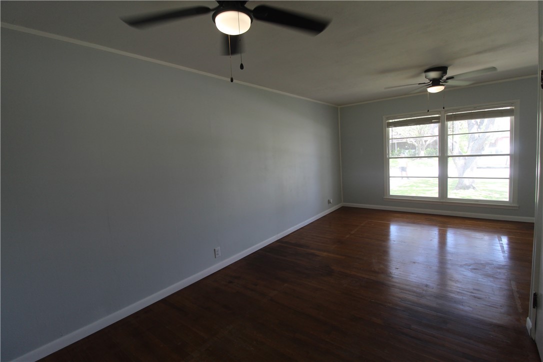519 Field Ave Property Photo 6