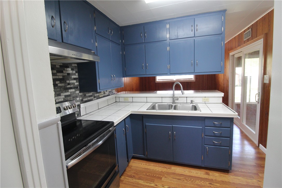 519 Field Ave Property Photo 8