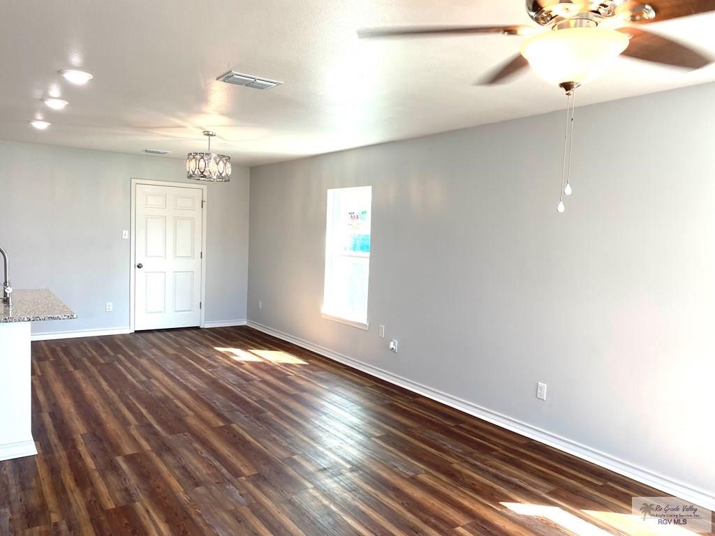 910 Dolores St Property Photo 3