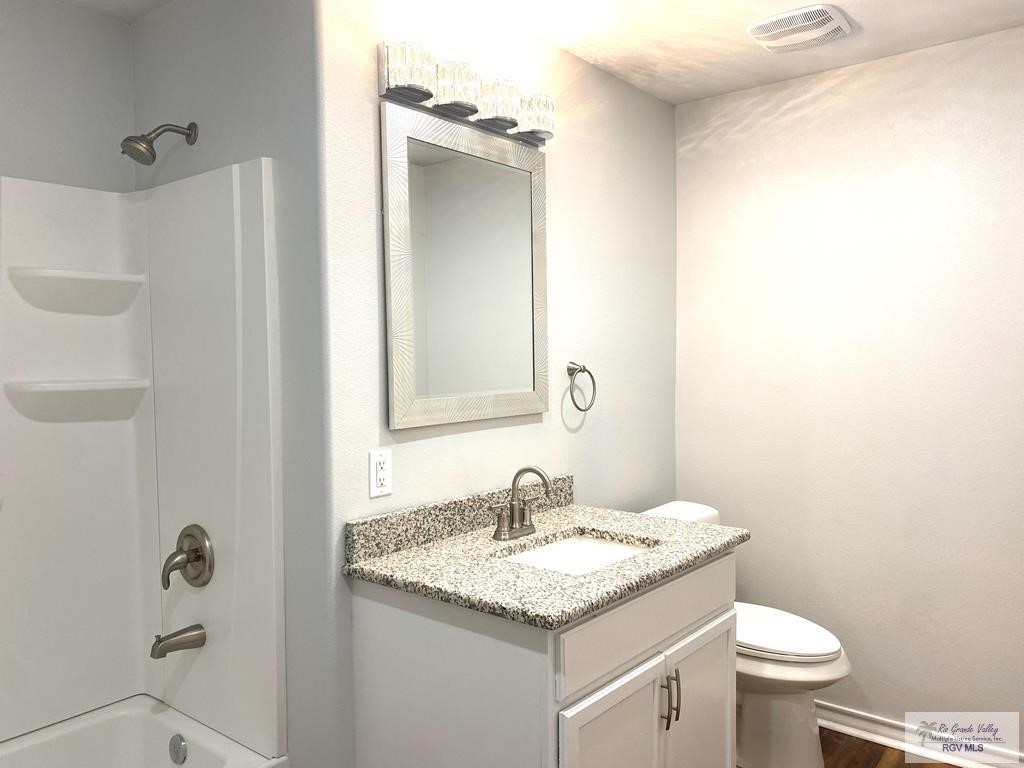 910 Dolores St Property Photo 17