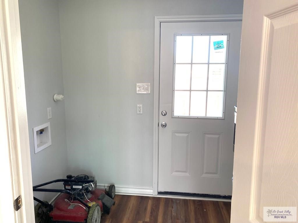 910 Dolores St Property Photo 18