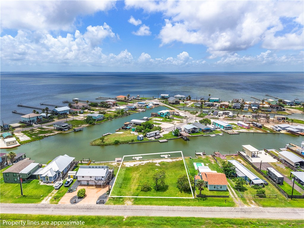 525-527 Copano Cove Property Photo 1