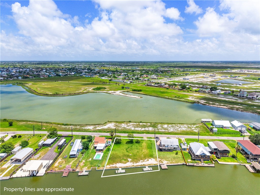 525-527 Copano Cove Property Photo 3