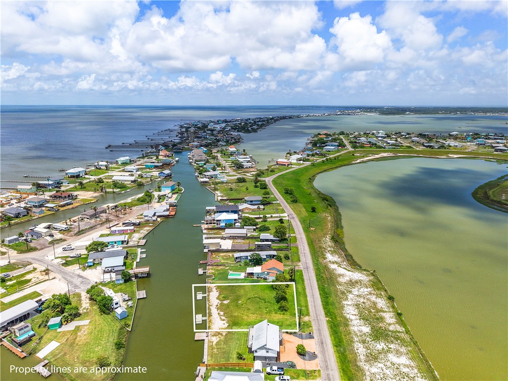 525-527 Copano Cove Property Photo 5