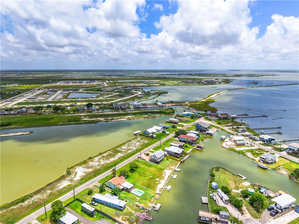 525-527 Copano Cove Property Photo 7