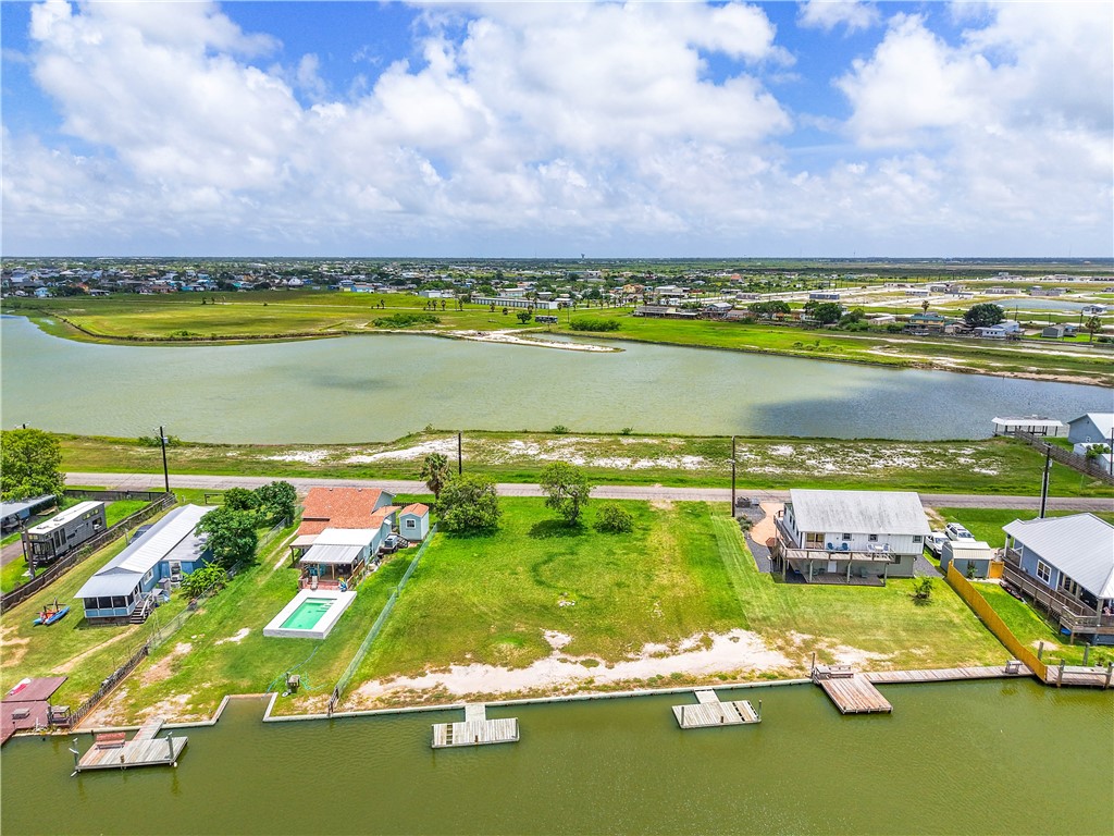 525-527 Copano Cove Property Photo 9