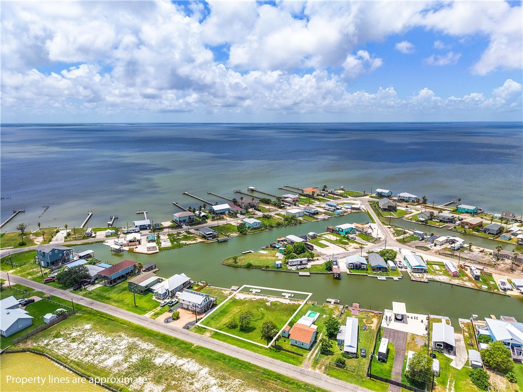 525-527 Copano Cove Property Photo 10