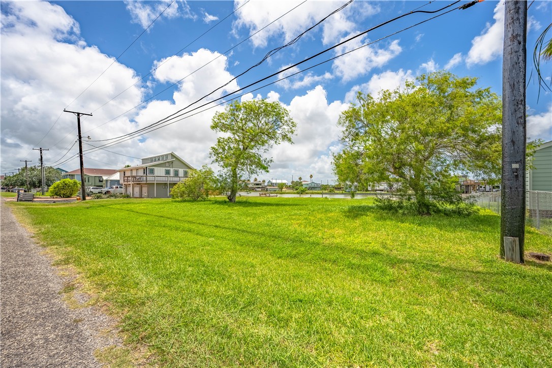 525-527 Copano Cove Property Photo 14