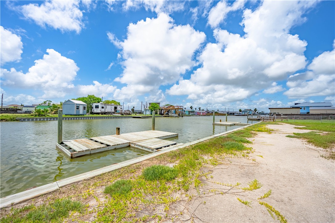 525-527 Copano Cove Property Photo 15