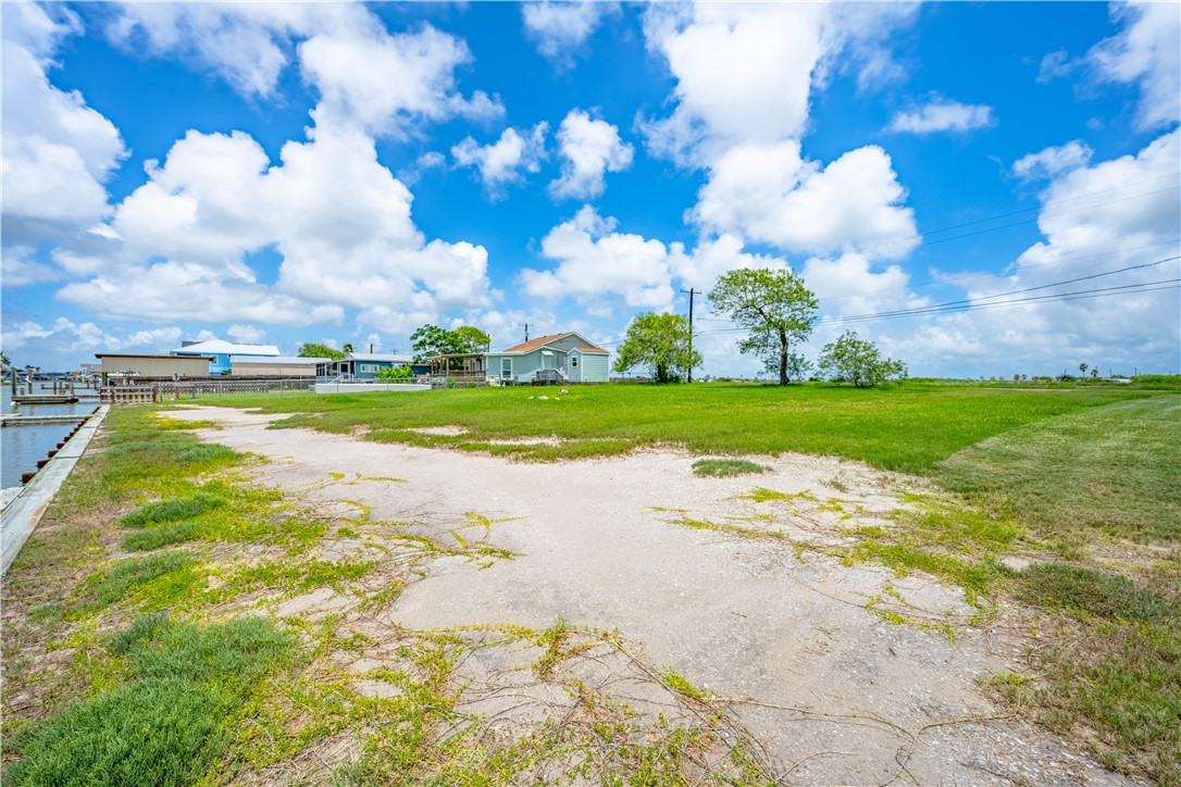 525-527 Copano Cove Property Photo 16