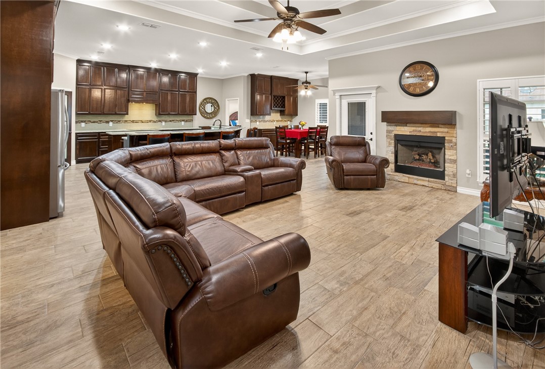 7814 Superman Dr Property Photo 4