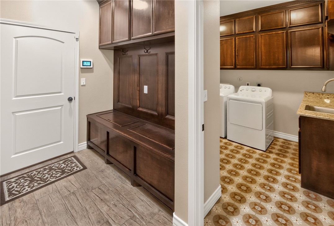 7814 Superman Dr Property Photo 15