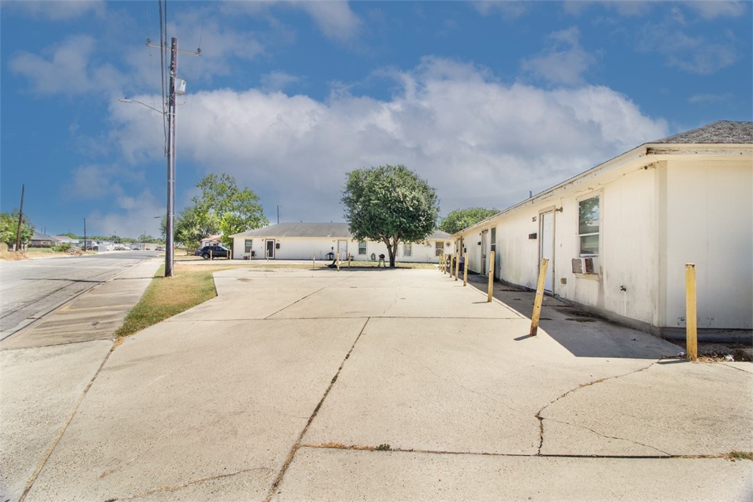 2851 Highland Ave Property Photo 4