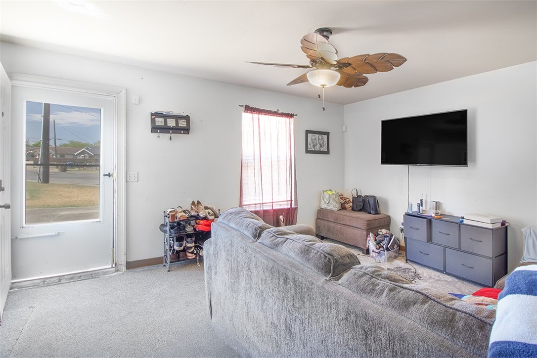 2851 Highland Ave Property Photo 6