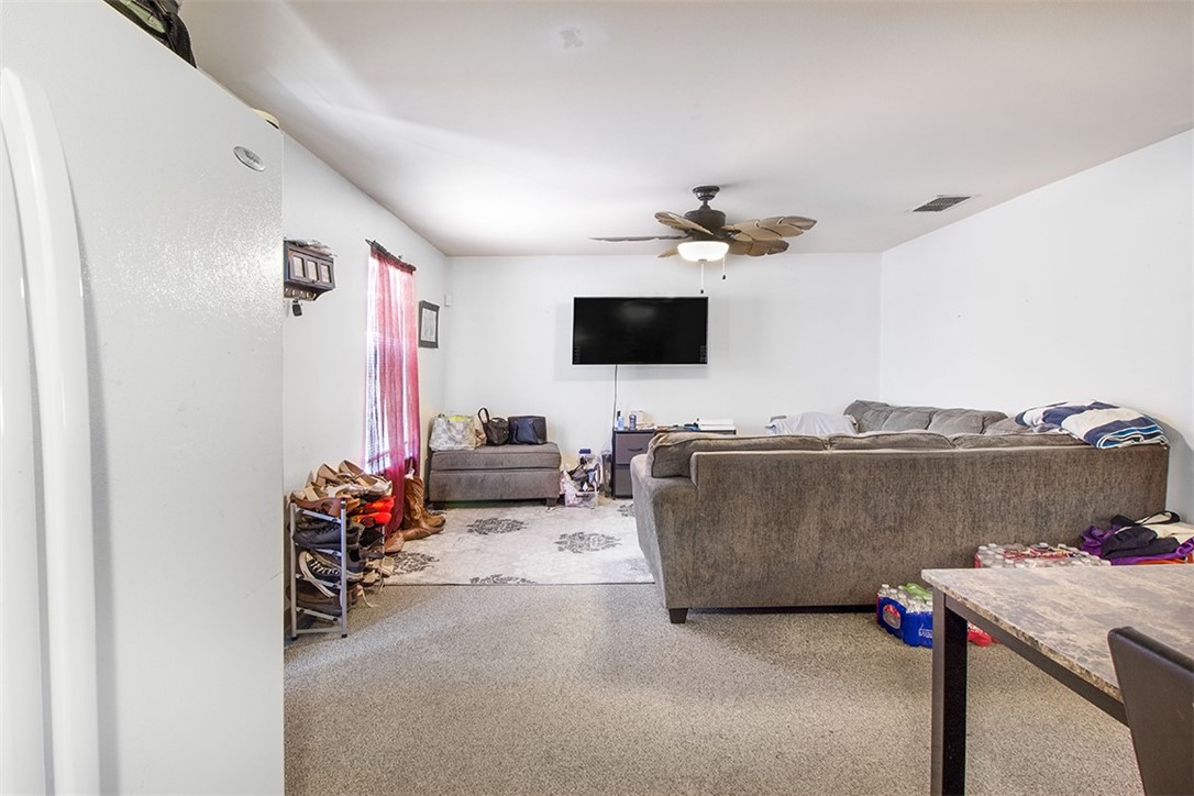 2851 Highland Ave Property Photo 8