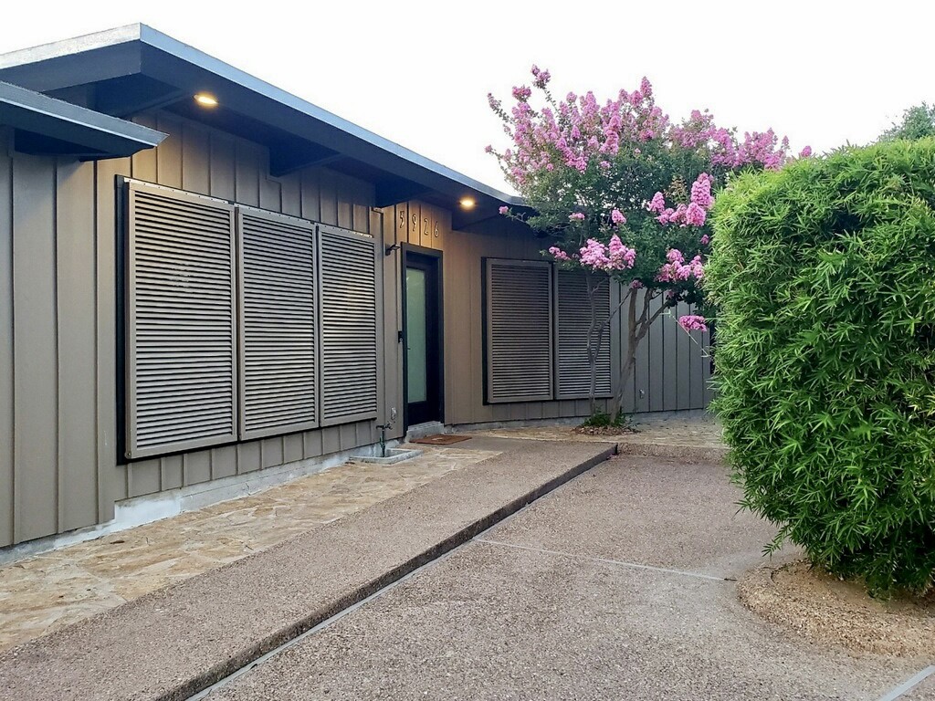 5926 S Alameda St S Property Photo 1