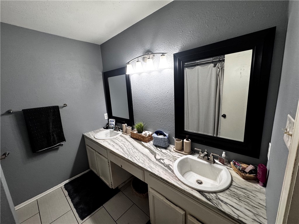 5338 Meadowgate Dr Property Photo 3