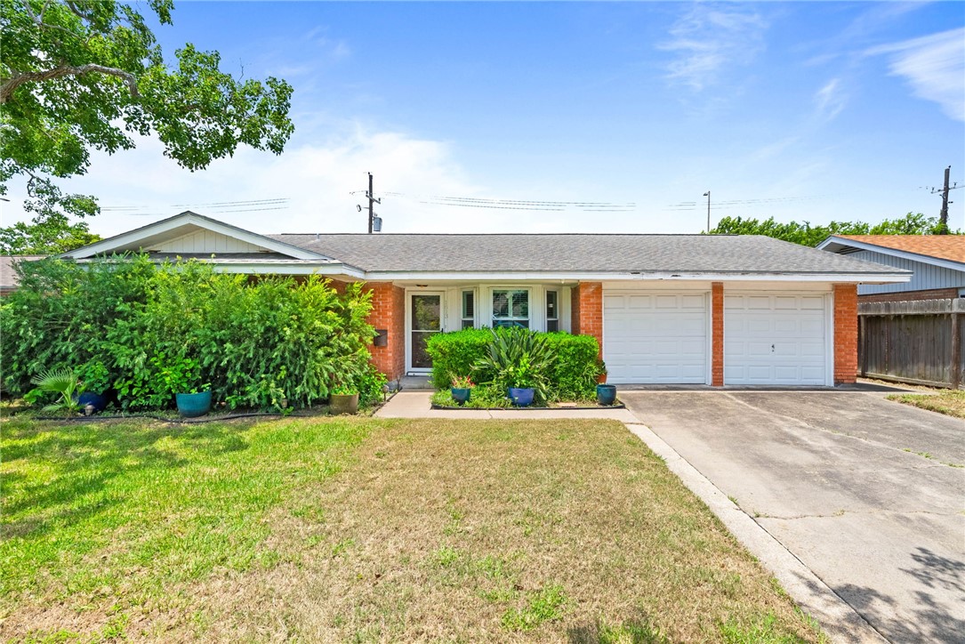 1613 Sandalwood Dr Property Photo 1