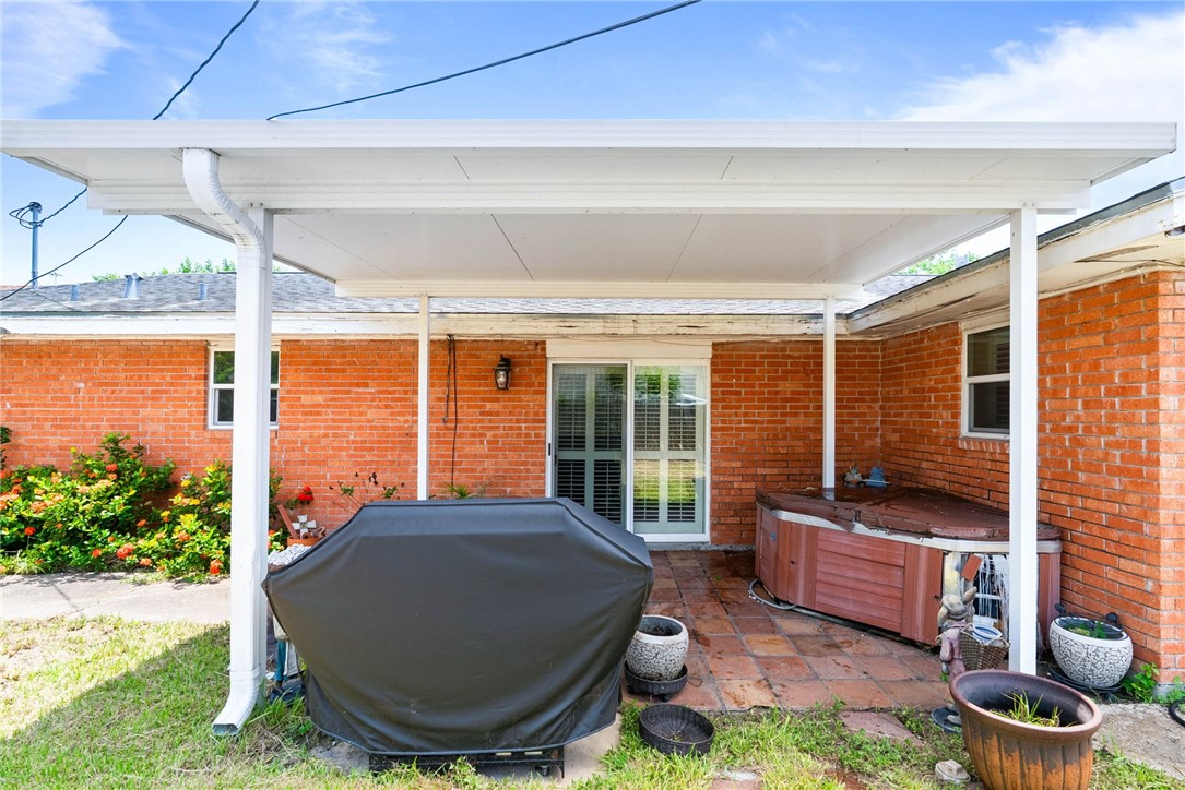 1613 Sandalwood Dr Property Photo 18