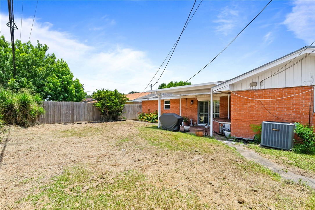 1613 Sandalwood Dr Property Photo 19