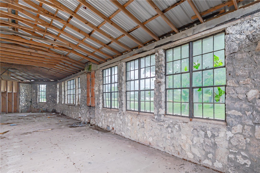 8985 Us Hwy 181 Property Photo 3
