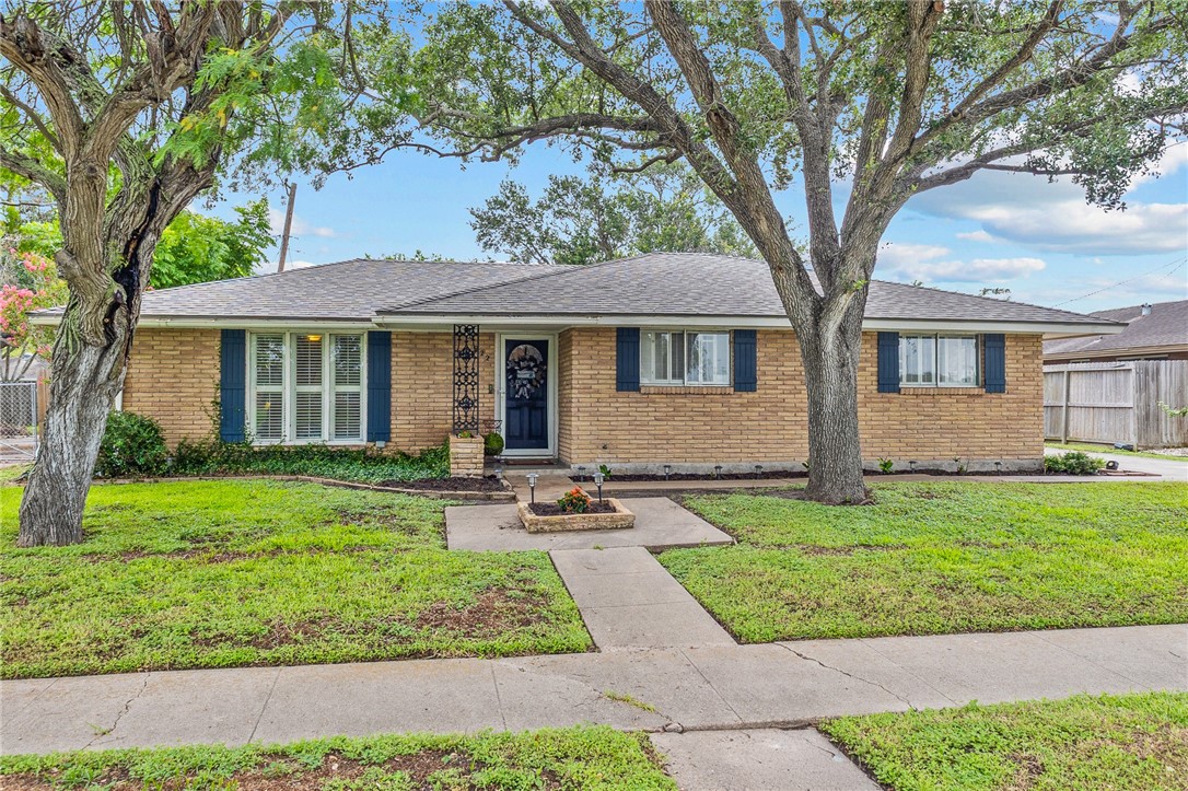 922 Meadowbrook Dr Property Photo