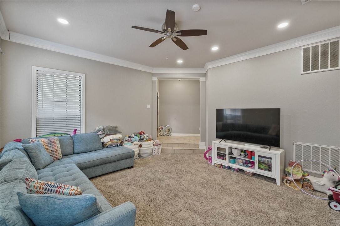 7813 Charlero Dr Property Photo 4