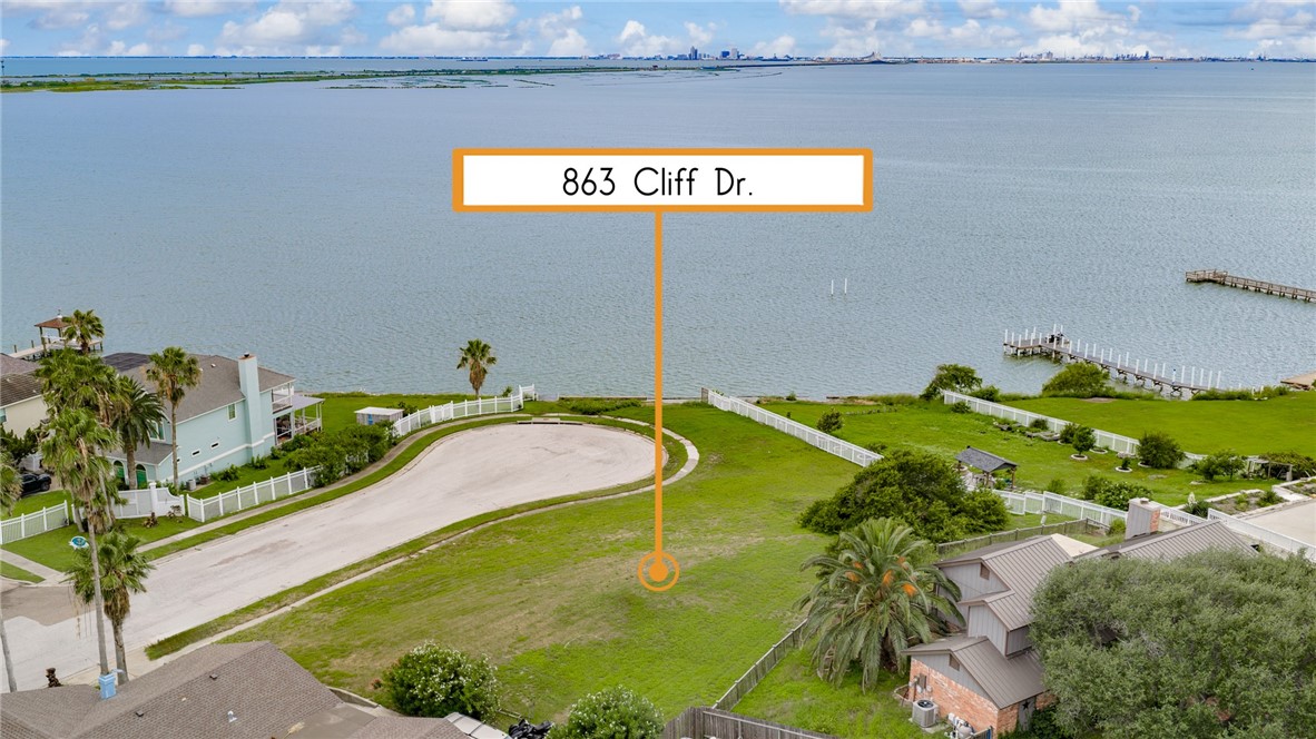 863 Cliff Dr Property Photo 2