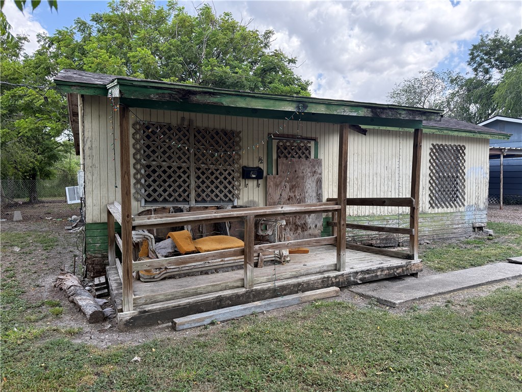 933 Ross Al 1/2 Property Photo 3