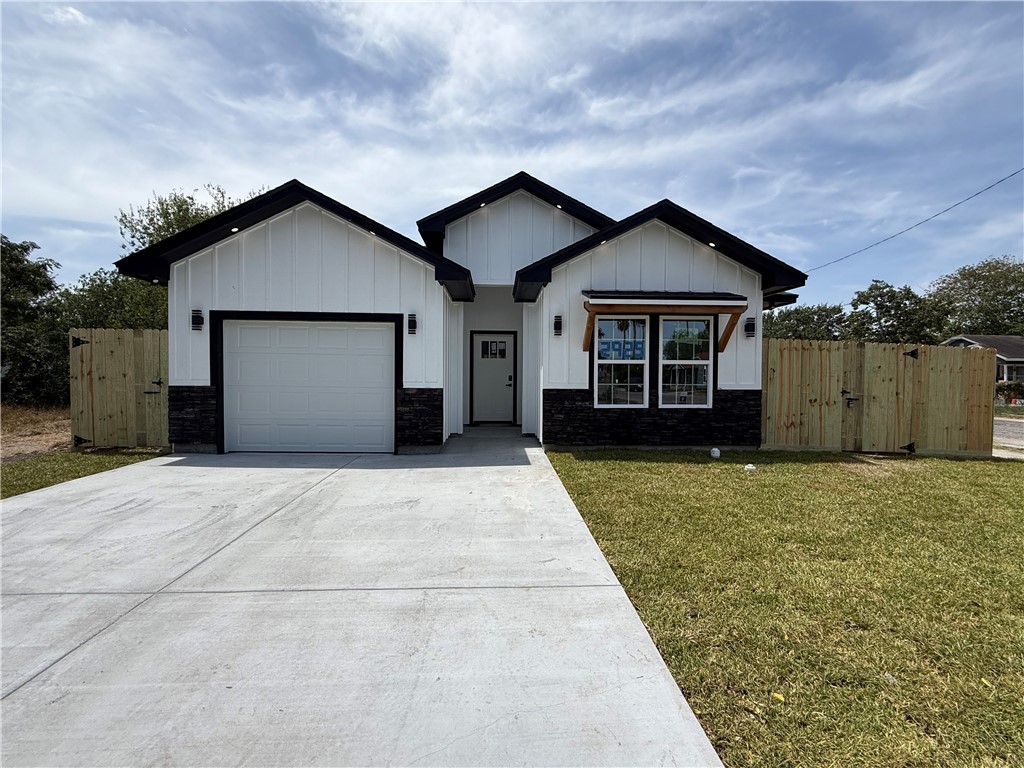 2925 Rogers St Property Photo 1