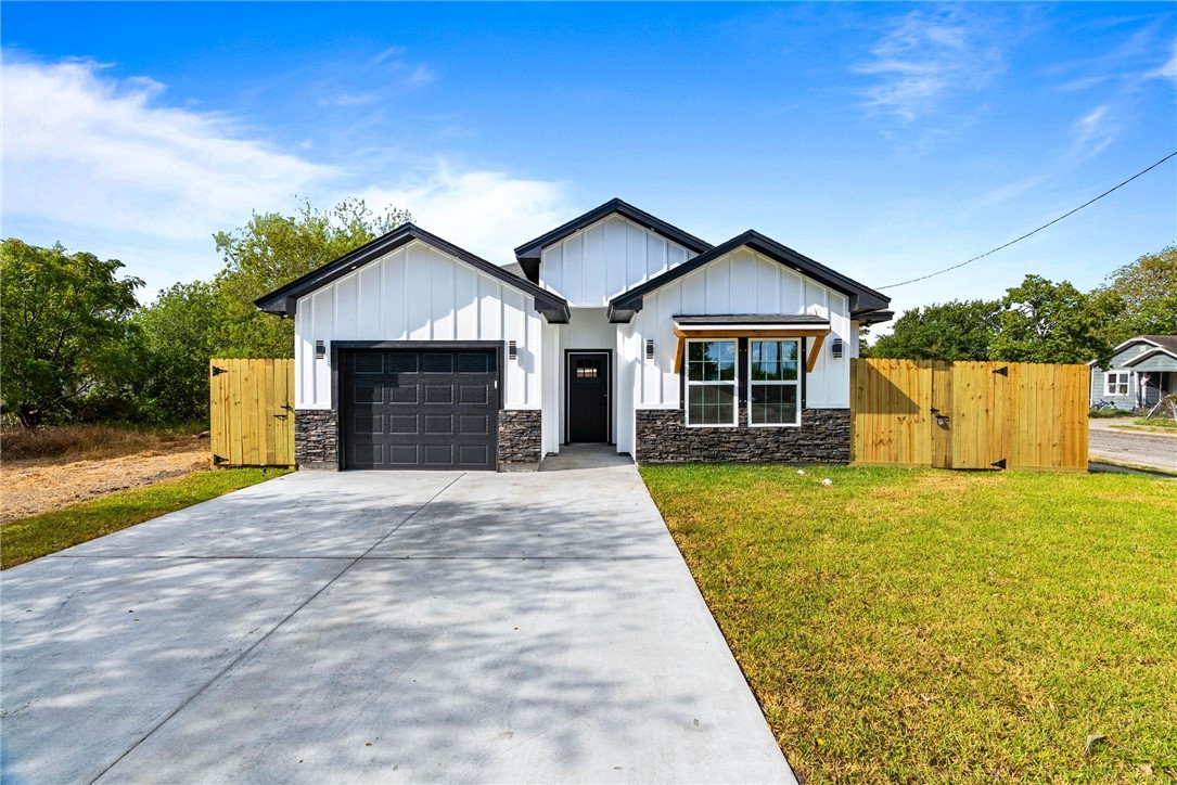 2925 Rogers St Property Photo 1