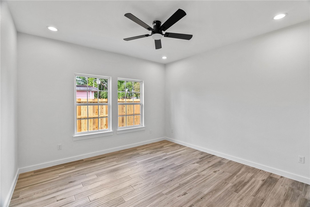 2925 Rogers St Property Photo 6