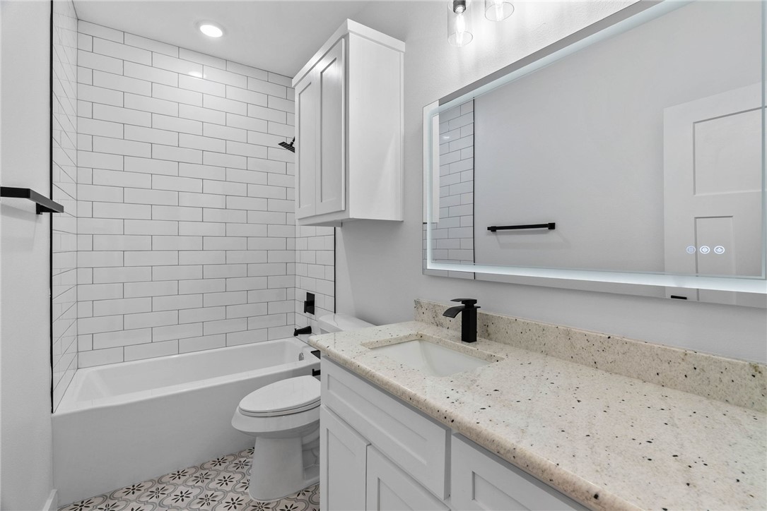 2925 Rogers St Property Photo 12
