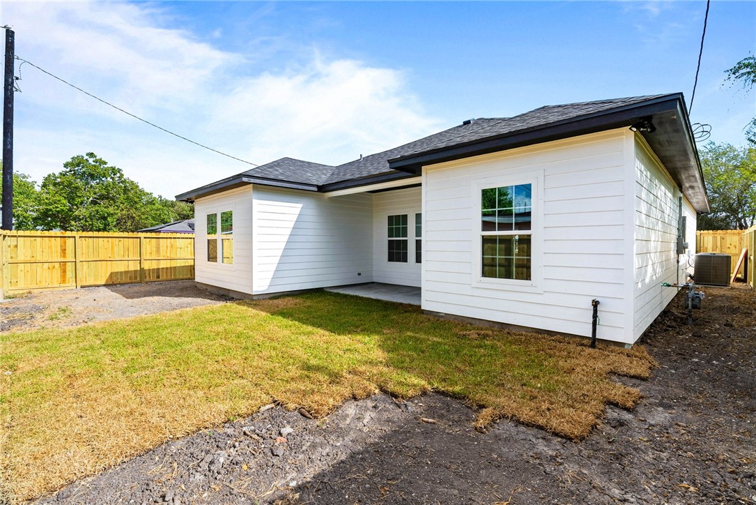2925 Rogers St Property Photo 15