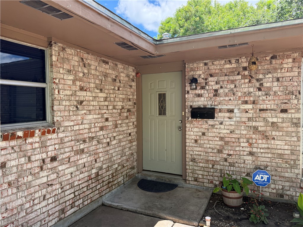 1008 Diomede Dr Property Photo 2