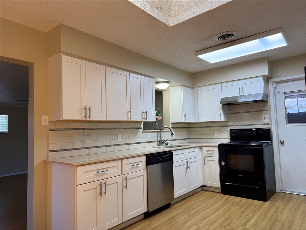 1008 Diomede Dr Property Photo 4