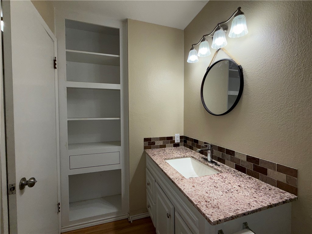1008 Diomede Dr Property Photo 9