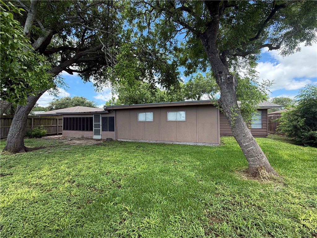 1008 Diomede Dr Property Photo 17