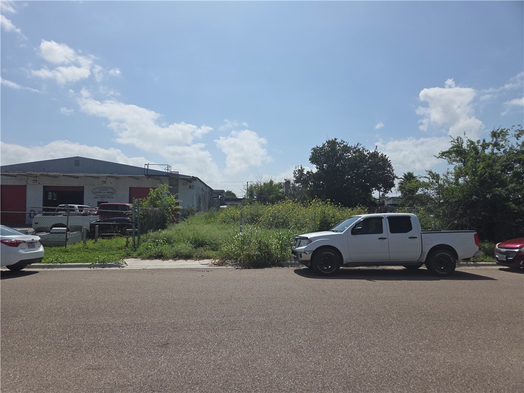 319 Waco St Property Photo 1