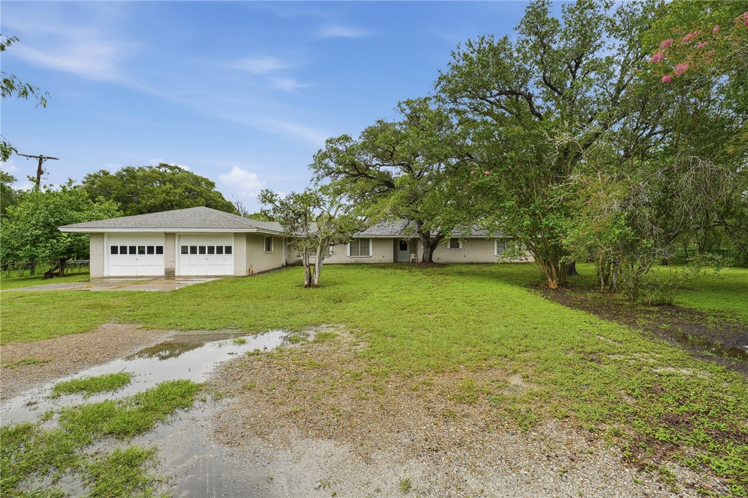 109 Fm 1360 Property Photo 3