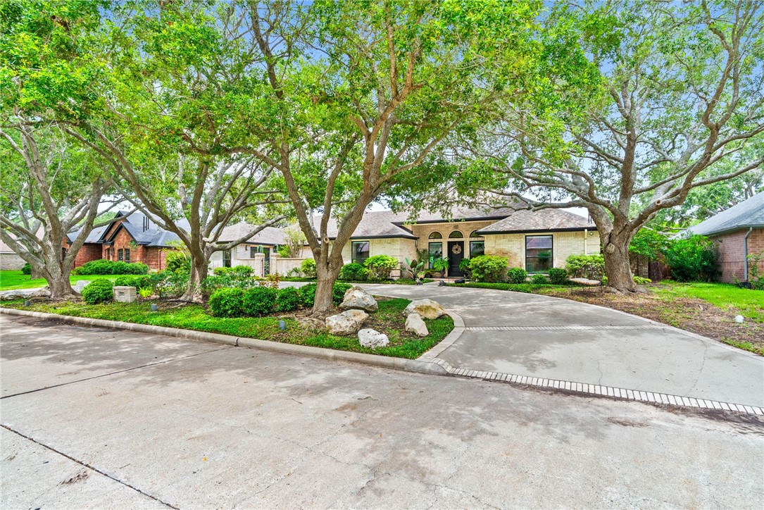 2805 Bretshire Dr Property Photo 2