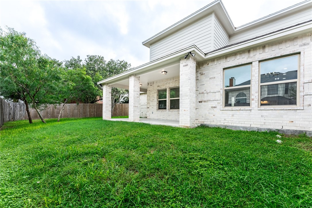 7026 Adcote Dr Property Photo 3