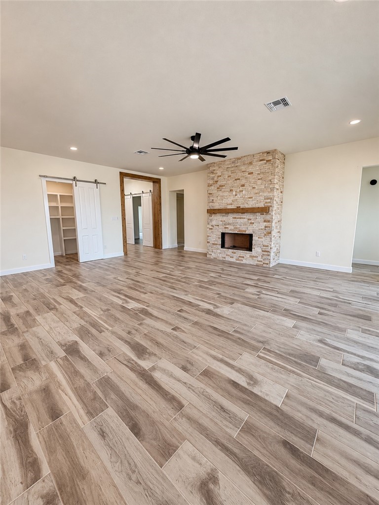 1401 Lois Chesney Property Photo 8