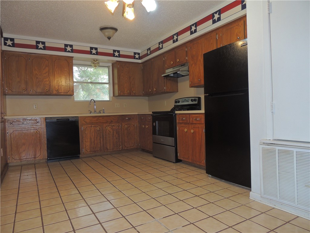 2187 Glenwood Dr Property Photo 3